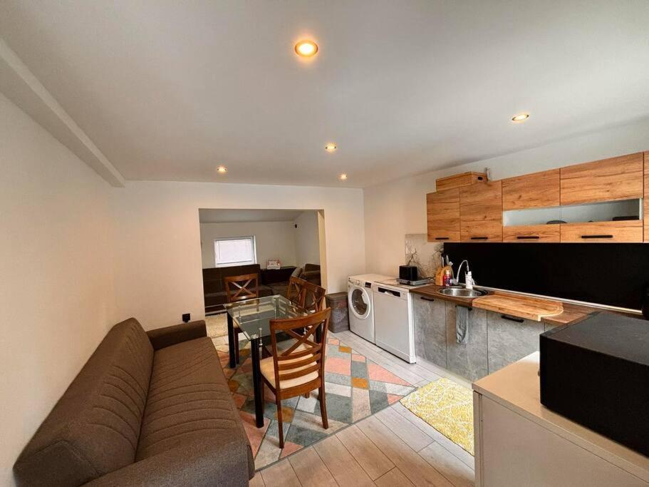 Nice House Near City Center Of روس المظهر الخارجي الصورة